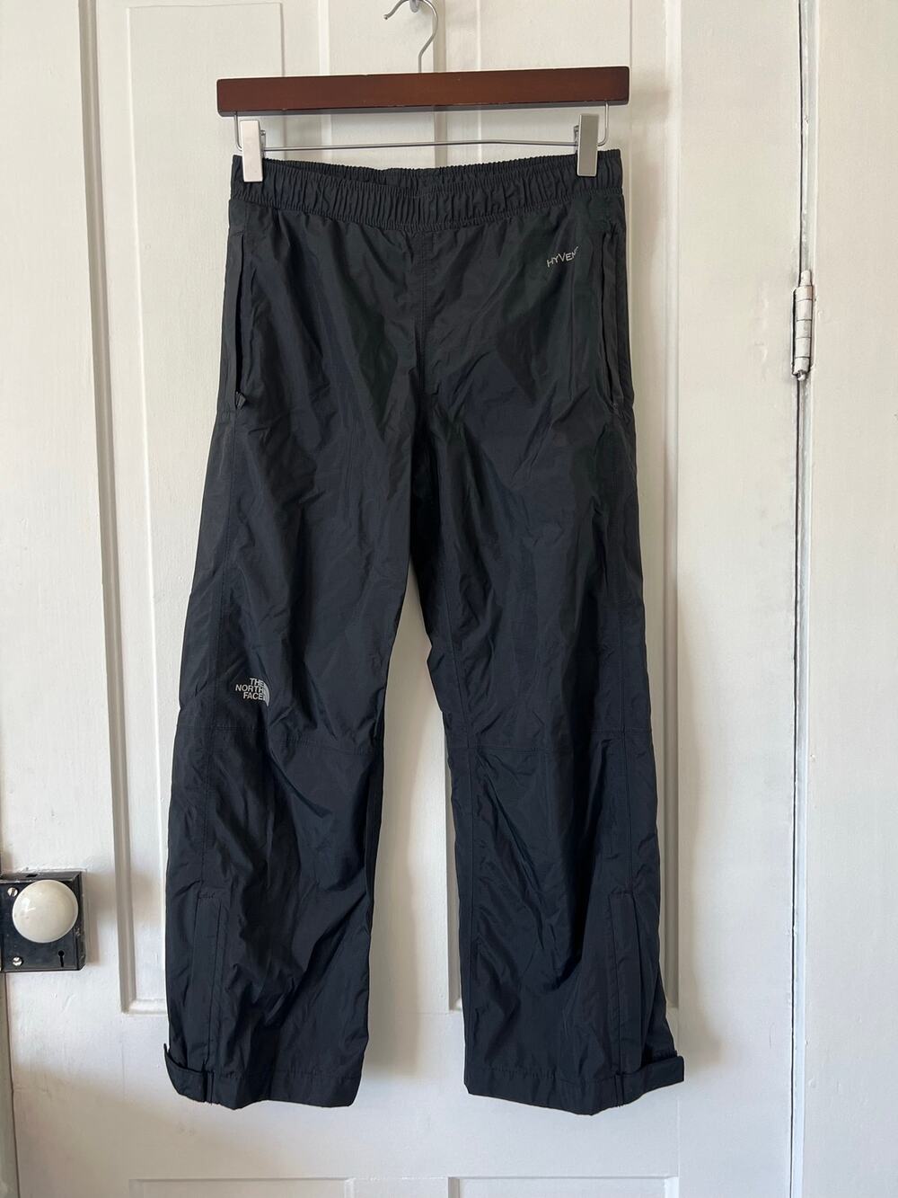 The north face boys medium hyvent rain pants shell black waterproof camp hike